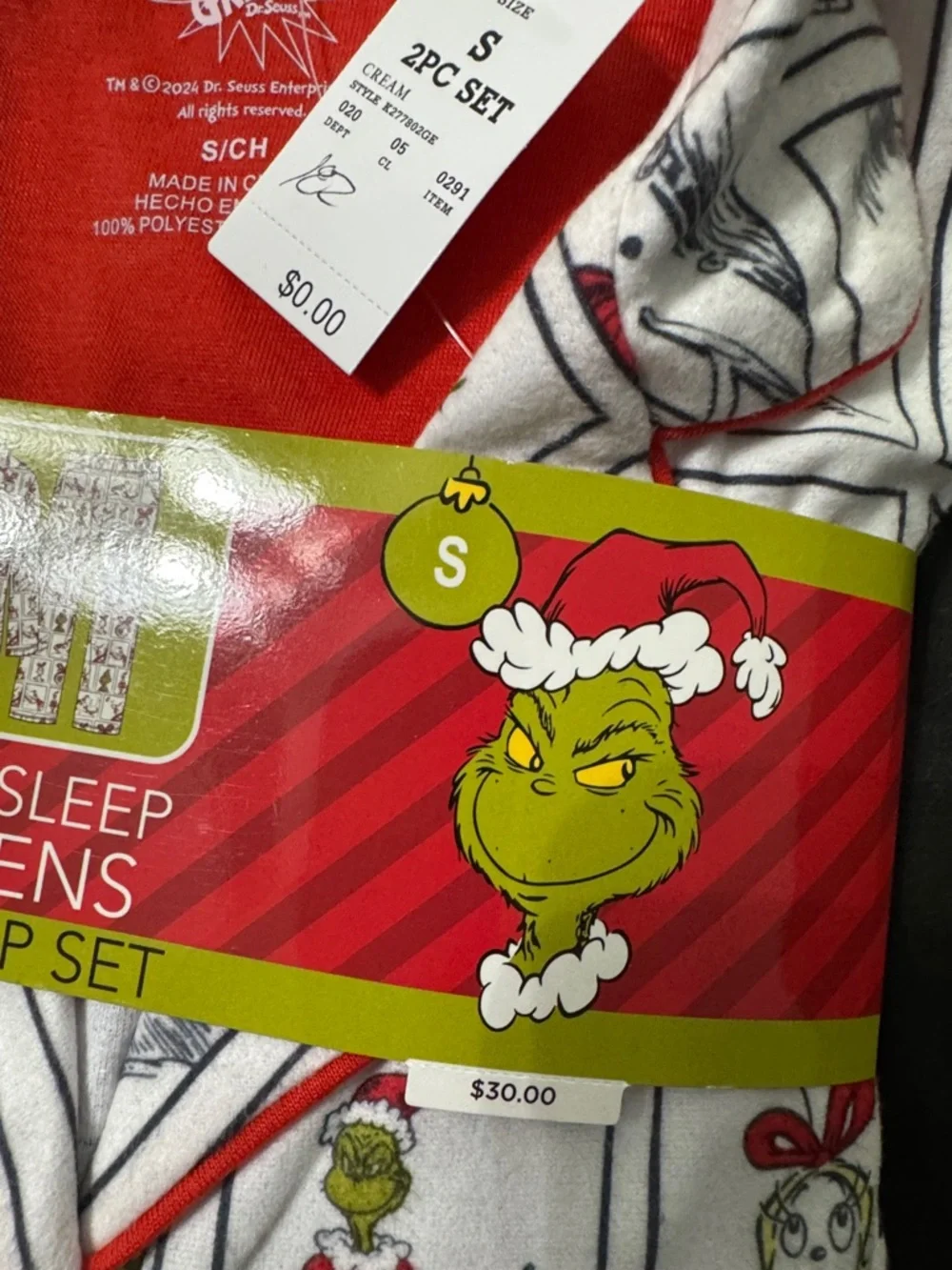 Women's 2 piece pajama set . The Grinch from Target with tags and smoke free - Picture 3 of 5
